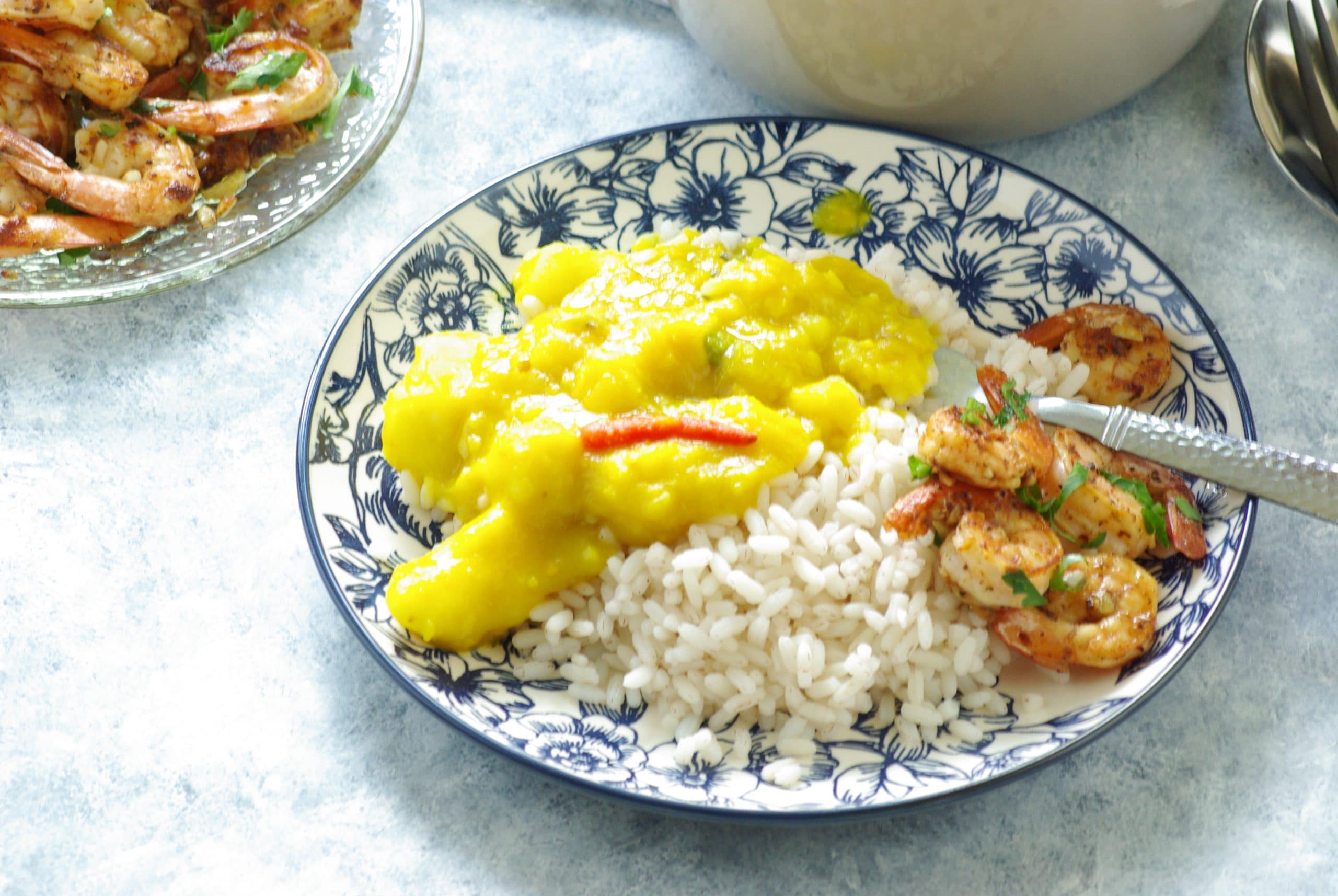 Garlic shrimp with rice and curry